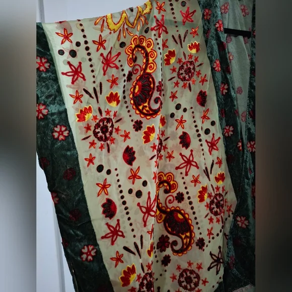 Stunning emerald floral burnout Rayon velvet kimono overlay - Picture 3 of 9
